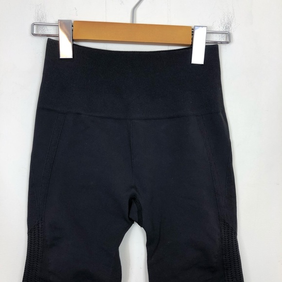 Lululemon In The Flow Crop II Compression Capris - Picture 4 of 9